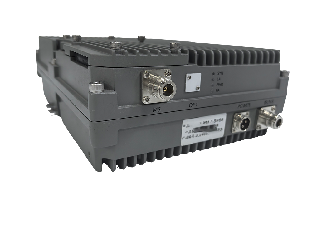  顺平三频手机信号接收器2000㎡